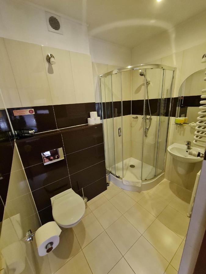 Hotel 365 Kielce Esterno foto