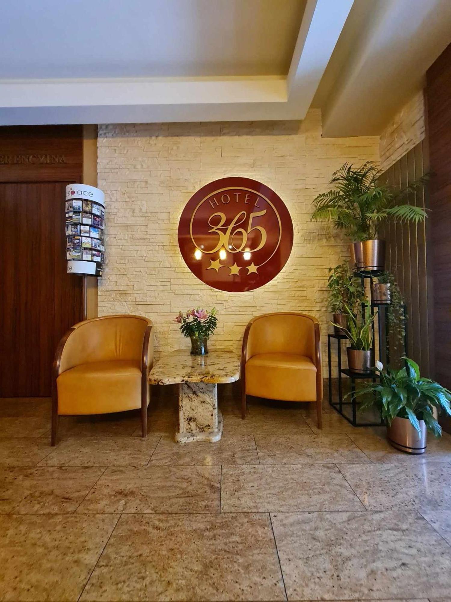 Hotel 365 Kielce Esterno foto