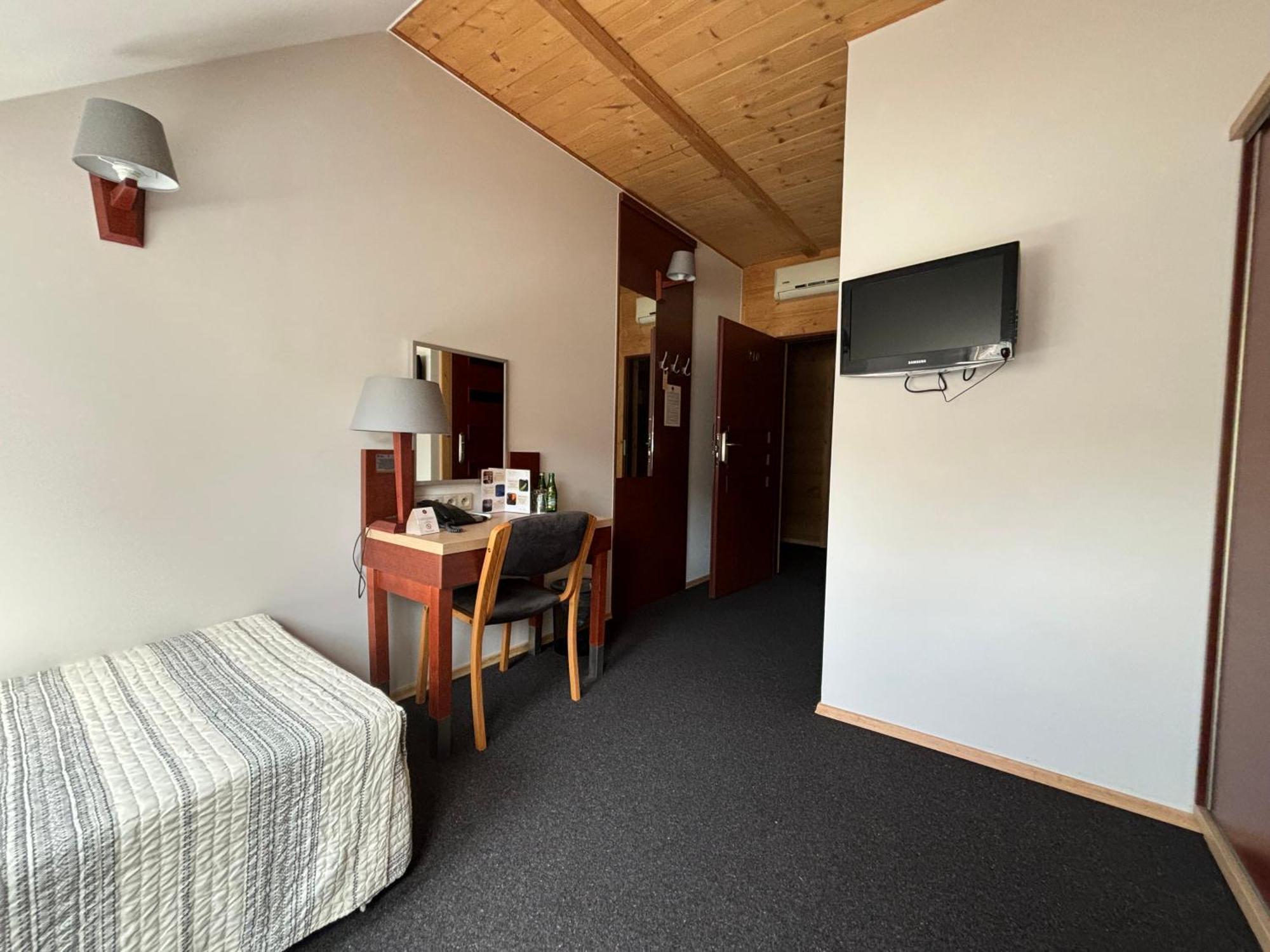 Hotel 365 Kielce Esterno foto