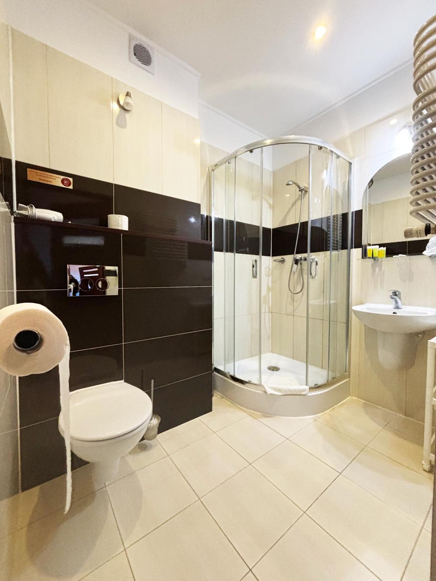 Hotel 365 Kielce Esterno foto