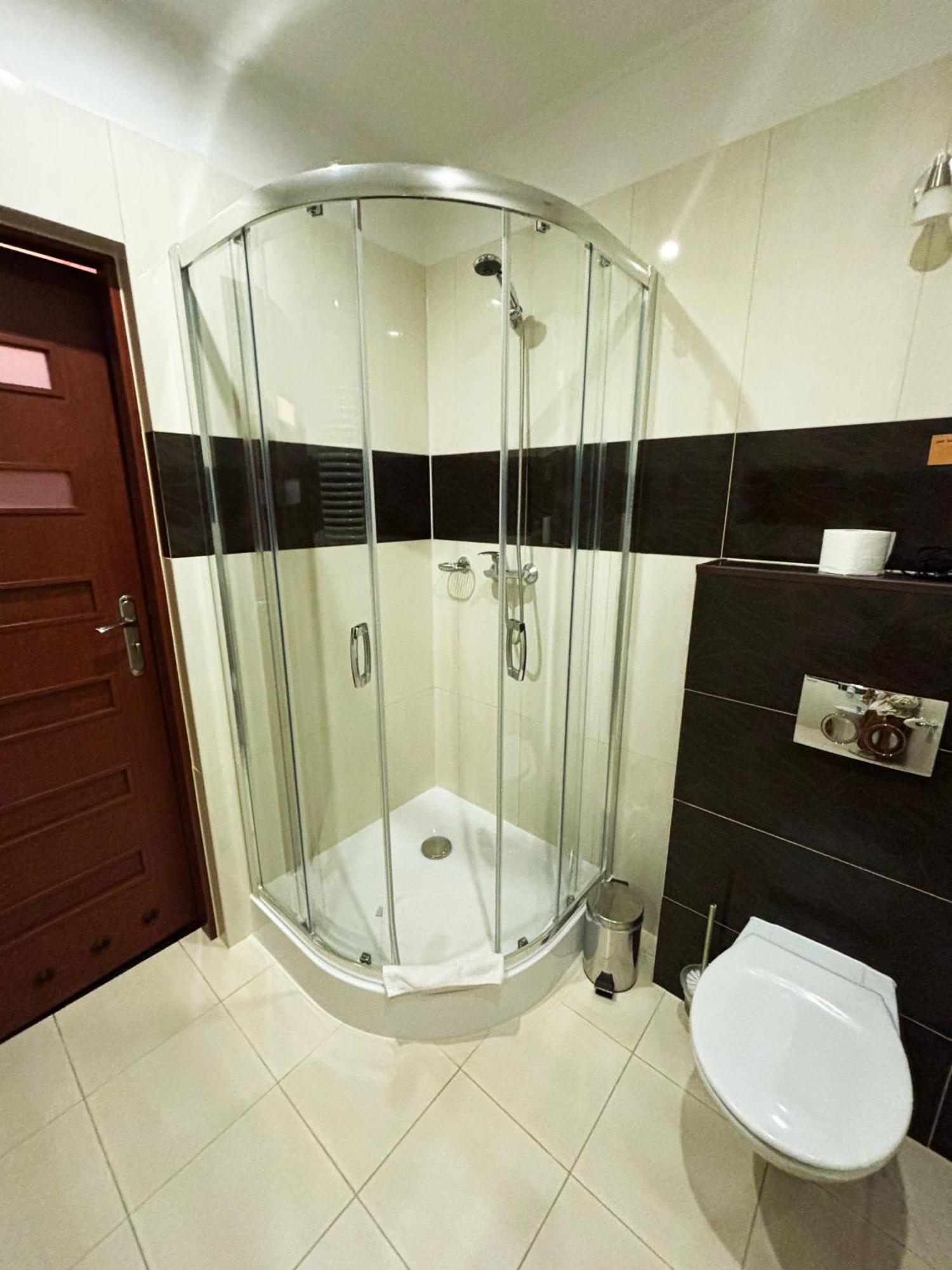 Hotel 365 Kielce Esterno foto