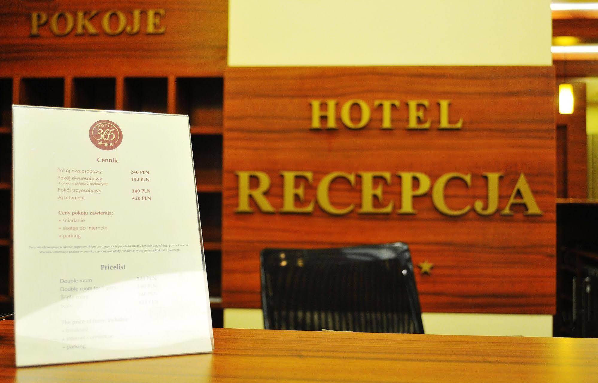 Hotel 365 Kielce Esterno foto